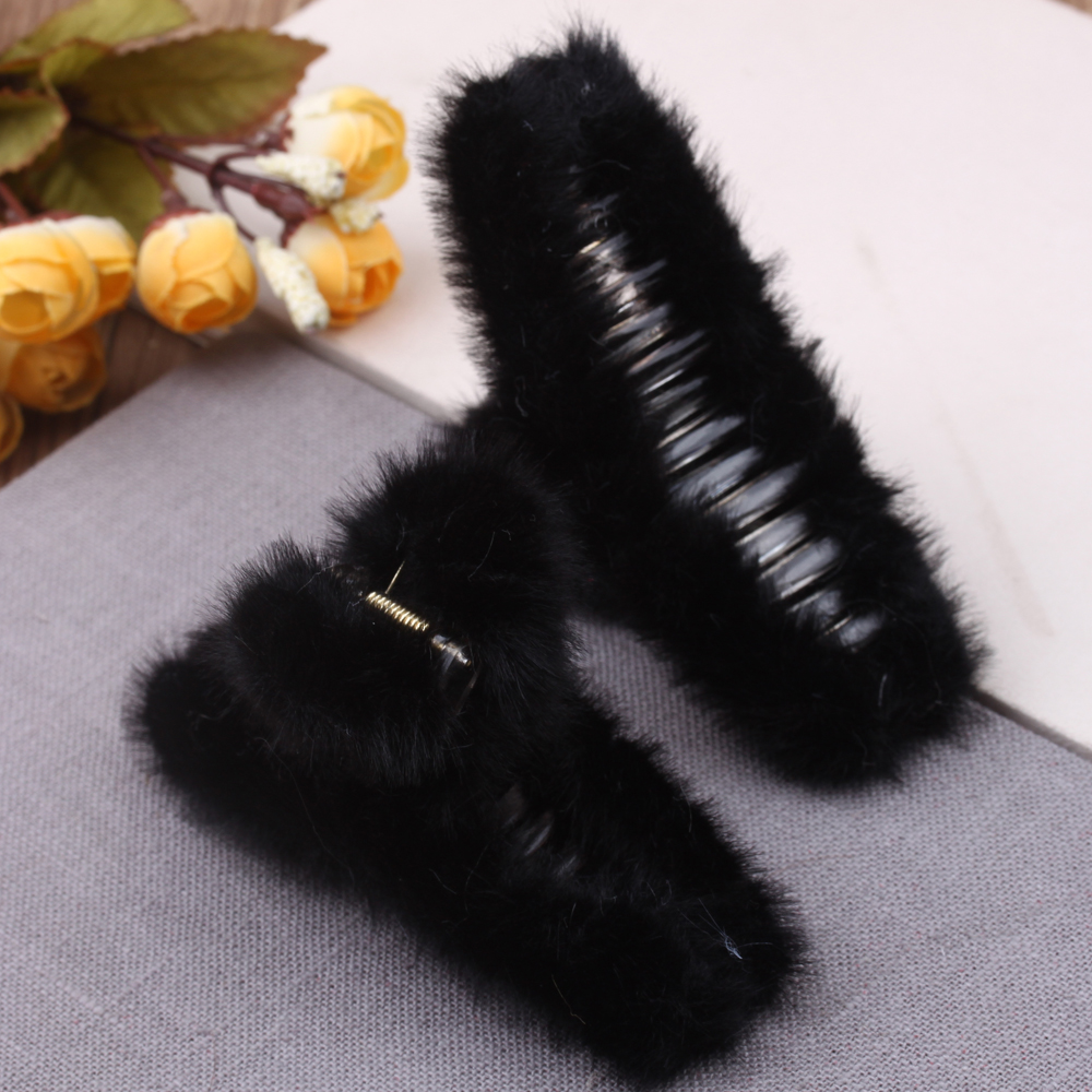 Autumn and winter plush grabber imitating rabbit fur, cute hair accessory on the back of the head, elegant outings clip, popular shark clip headwear for women Application Scenario