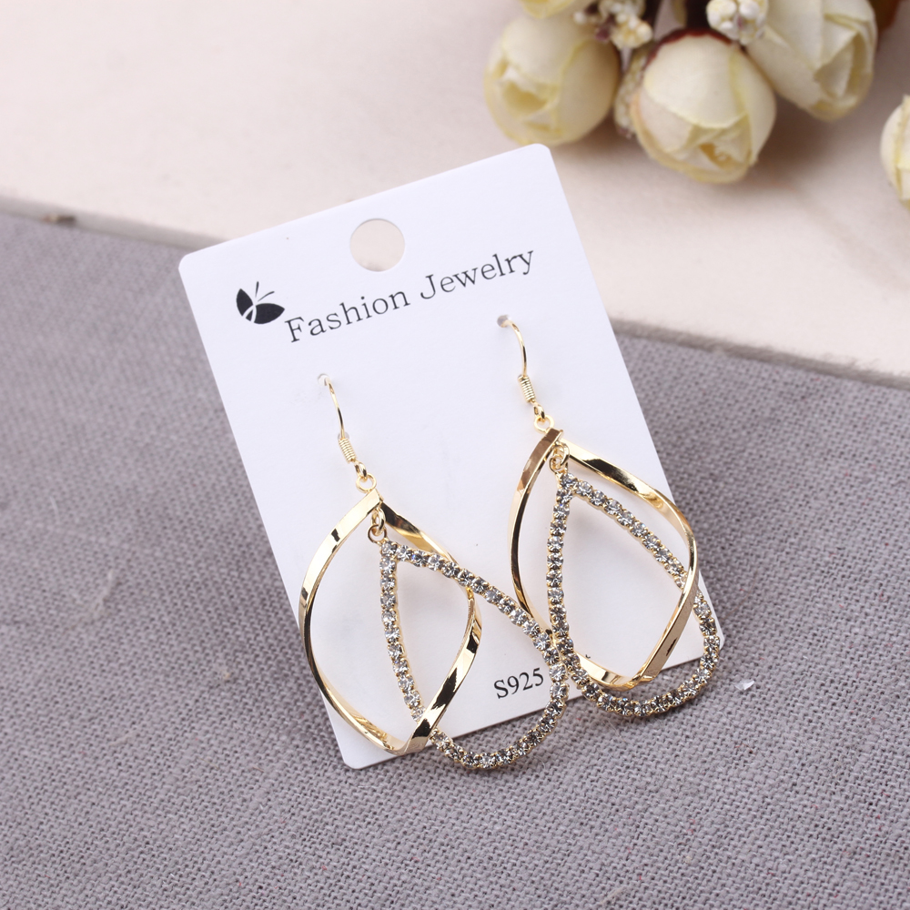 Korean style earrings, personalized geometric pins, sparkling diamond earrings, simple long ear hooks, and earrings for women Application Scenario