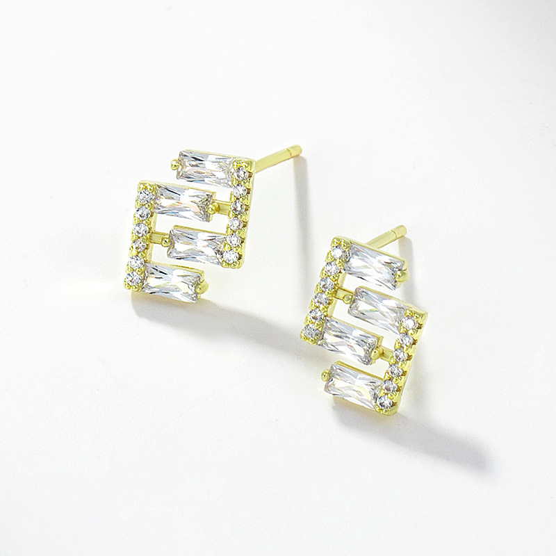 Xuping Jewelry 925 Silver Needle, Dongdaemun, South Korea, with a unique, simple and fashionable design. Stud earrings for women, gold-plated and set with zircon details Picture