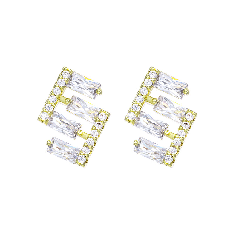 Xuping Jewelry 925 Silver Needle, Dongdaemun, South Korea, with a unique, simple and fashionable design. Stud earrings for women, gold-plated and set with zircon Specification image