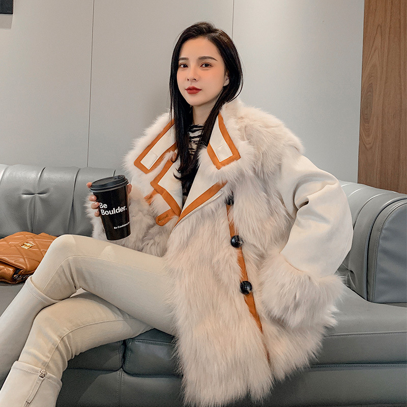 A 20-year new winter all-in-one rabbit fur coat for women, a fashionable and versatile two-wear jacket Application Scenario