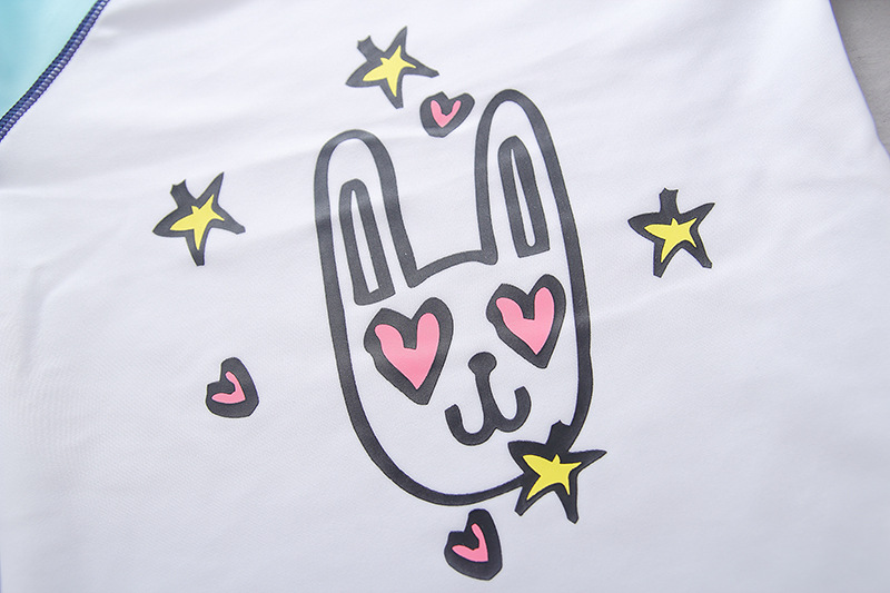 A three-piece set of Korean girl's Korean-style two-piece flat-angle quick-drying sports suit, sun protection and swimming swimsuit Item Picture