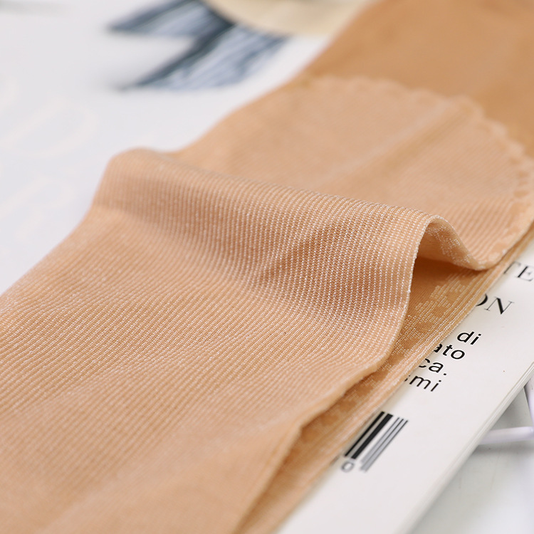 Spring and autumn cotton-soled anti-slip velvet women's medium thick invisible anti-hook short silk socks Item Picture