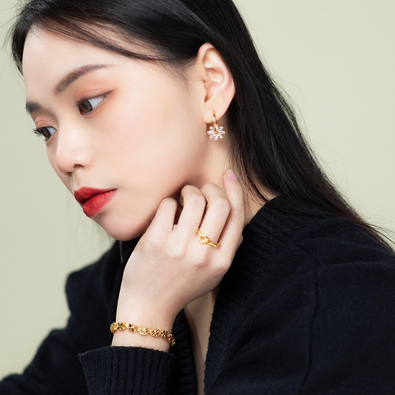 Xuping Jewelry's new 24K-colored earrings, set with zircon, exude a retro charm. They are detachable and dual-purpose windmill earrings for women Specification image