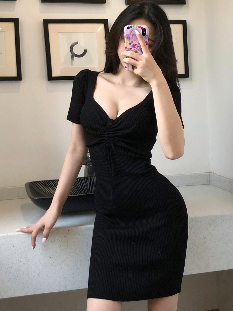 Autumn retro and sexy V-neck, large lace-up, figure-hugging, tight-fitting A-line dress, knitted short-sleeved dress Item Picture