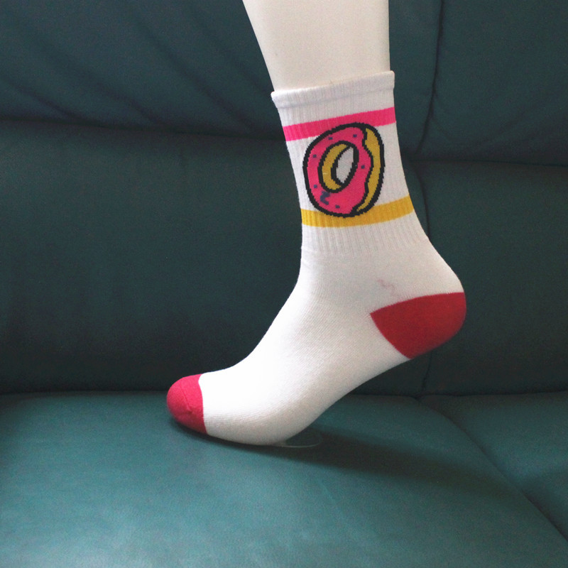 Mid-calf mid-waist sports socks for men and women, skateboard sweet ring sock donut Application Scenario