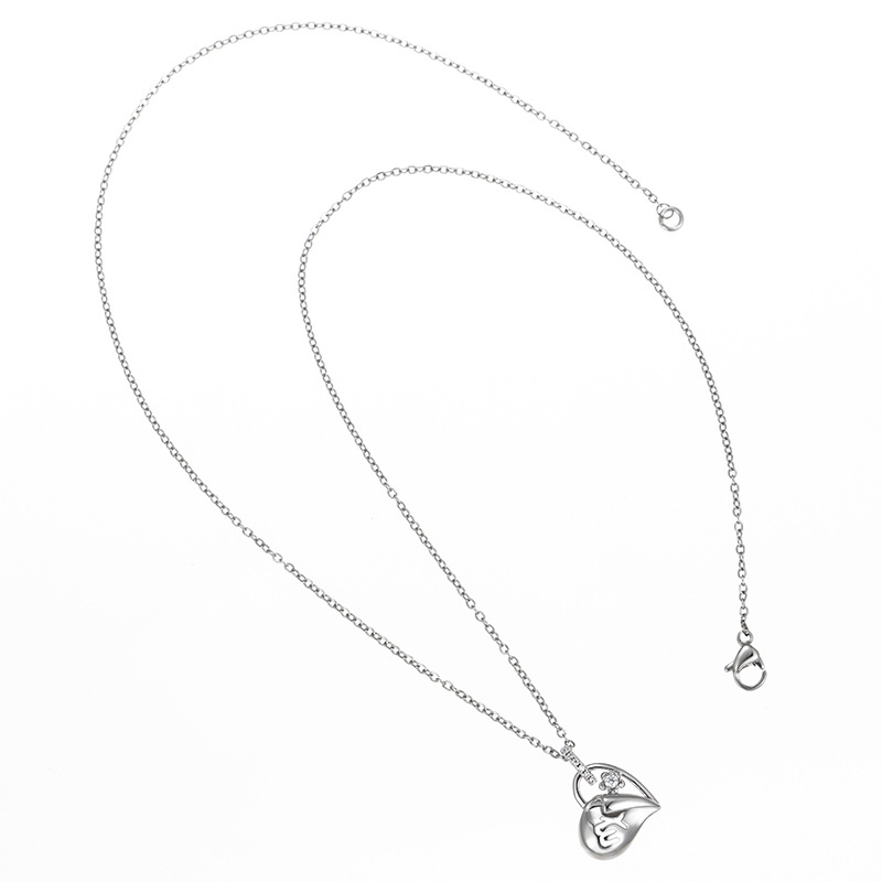 Xuping Jewelry's new white gold plated, zircon inlaid collarbone chain, copper alloy electroplated, Japanese and Korean heart-shaped necklace for women Application Scenario