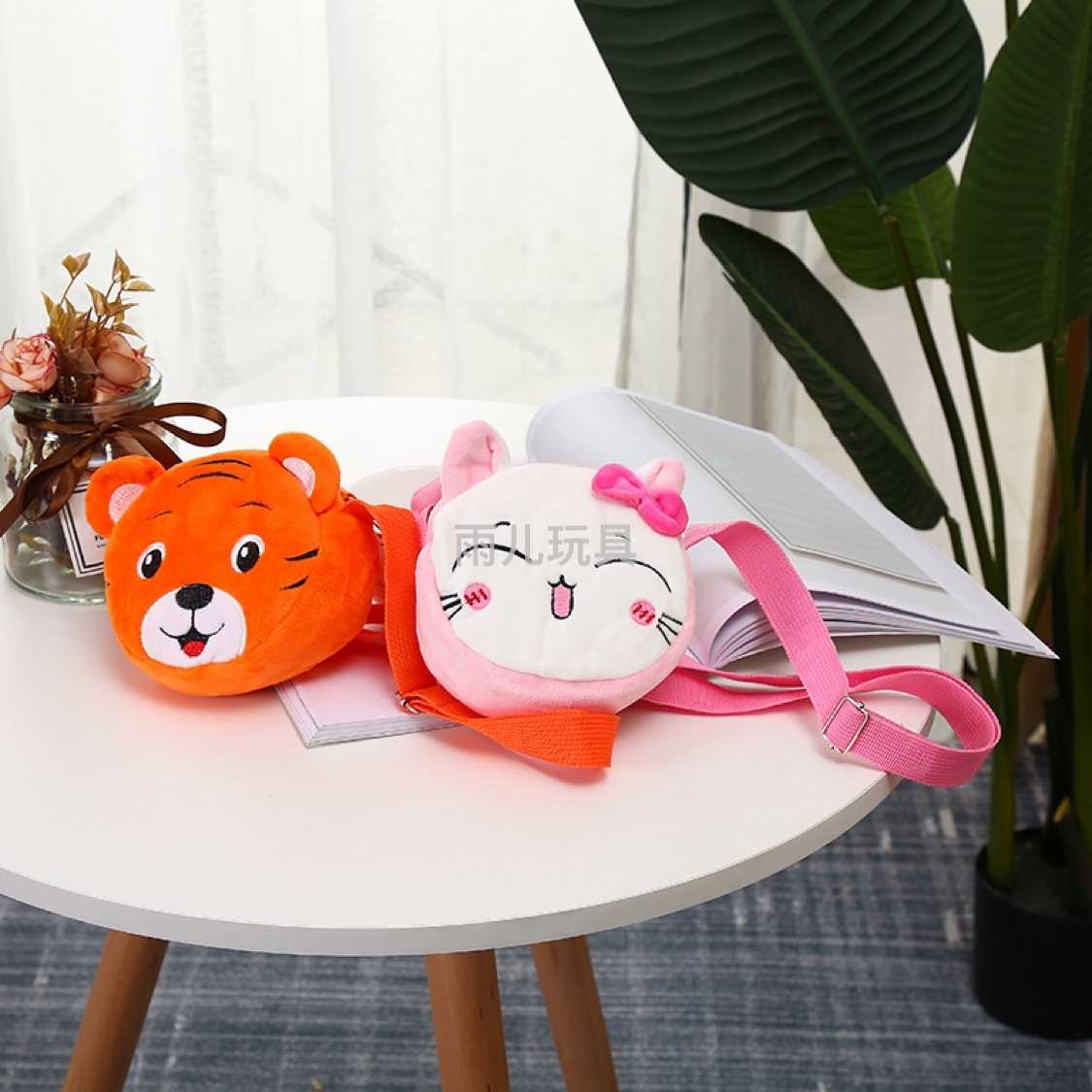 Plush toy bag, 14cm three-dimensional embroidery bag, little tiger children's shoulder bag, cartoon bag, three-dimensional embroidery bag, single shoulder Application Scenario