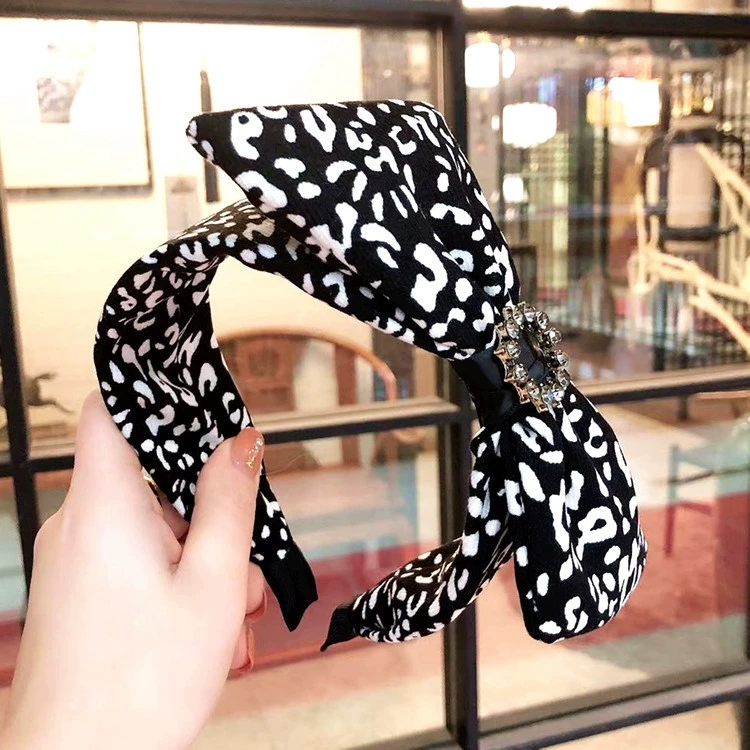 Factory direct sales of new fashionable hair accessories, Korean style ins versatile hair band, leopard print bow, pearl drill bit hair clip Specification drawing