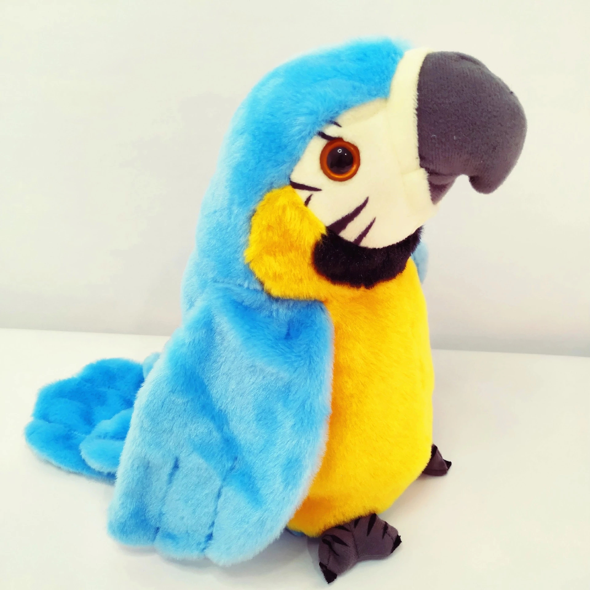 Novel audio parrots learning to speak, flapping their wings, electric educational plush toys, and parrot figurines are selling well at street stalls Item Picture
