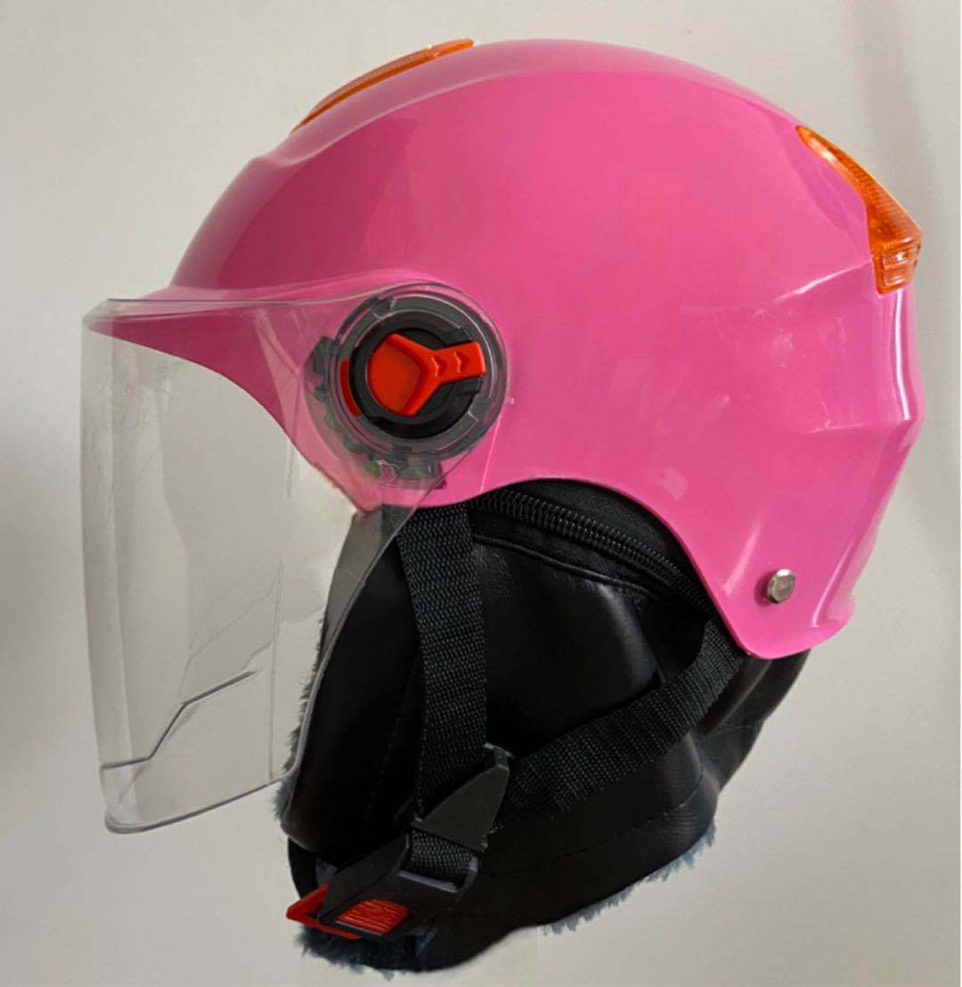 【 New Autumn and Winter Helmet 】 The helmet for motorcycles and electric bikes has a detachable neck and reflective lights on the top and rear Item Picture