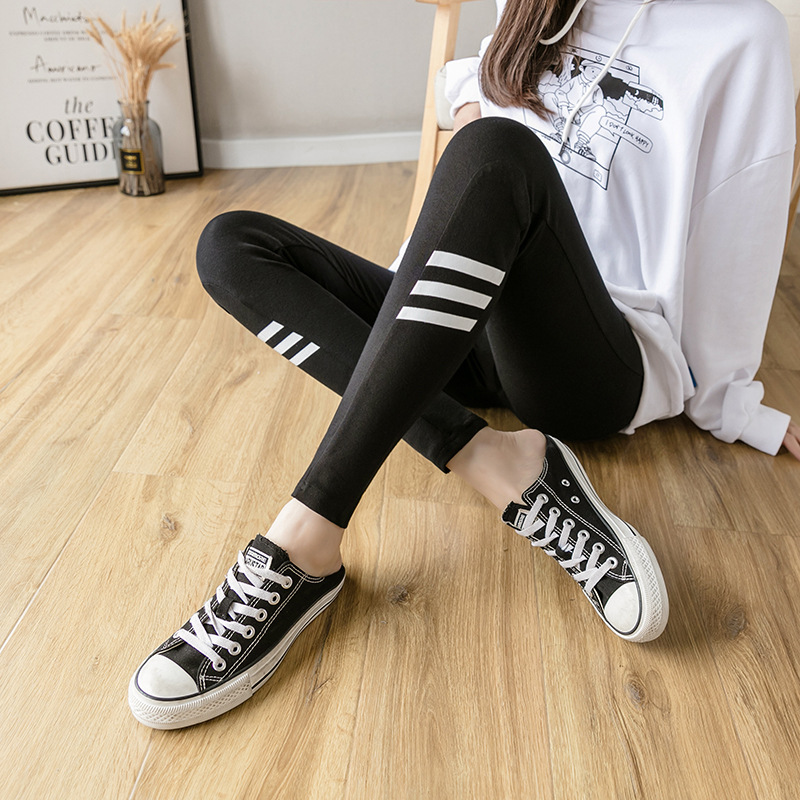 Real photo of a Barbie Barbie figure-hugging, waist-elastic and slimming figure in the 2021 Spring Festival, wearing leggings outside the yoga outfit for a female hair replacement details Picture