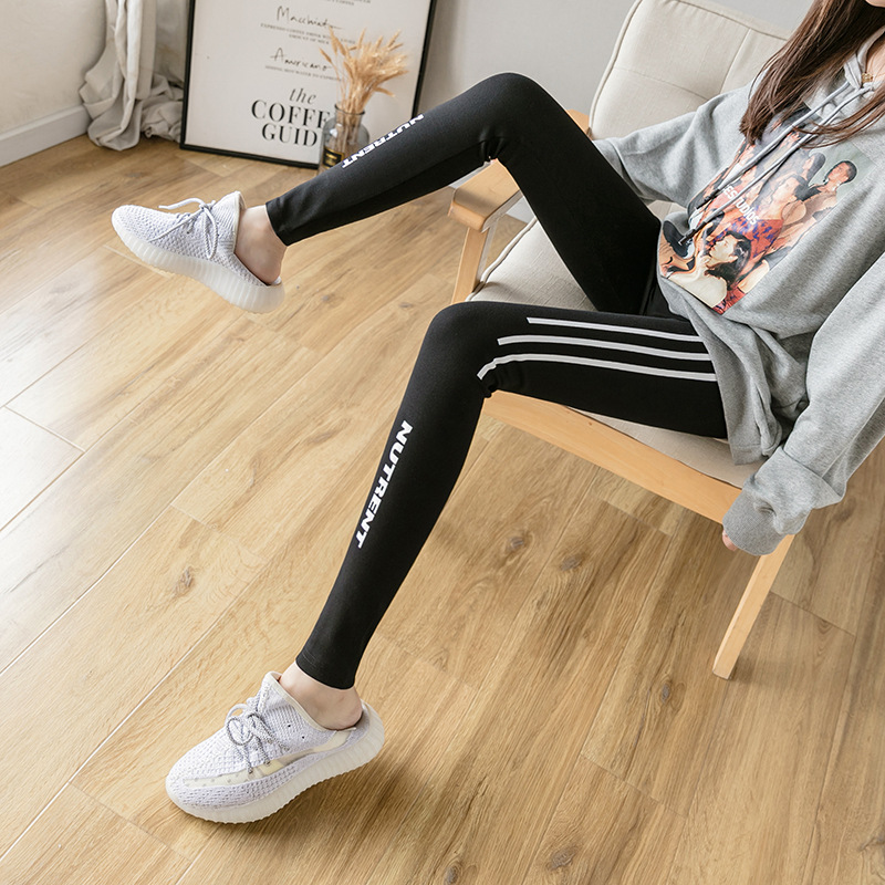 Real photo of a Barbie Barbie figure-hugging, waist-elastic and slimming figure in the 2021 Spring Festival, wearing leggings outside the yoga outfit for a female hair replacement details Picture