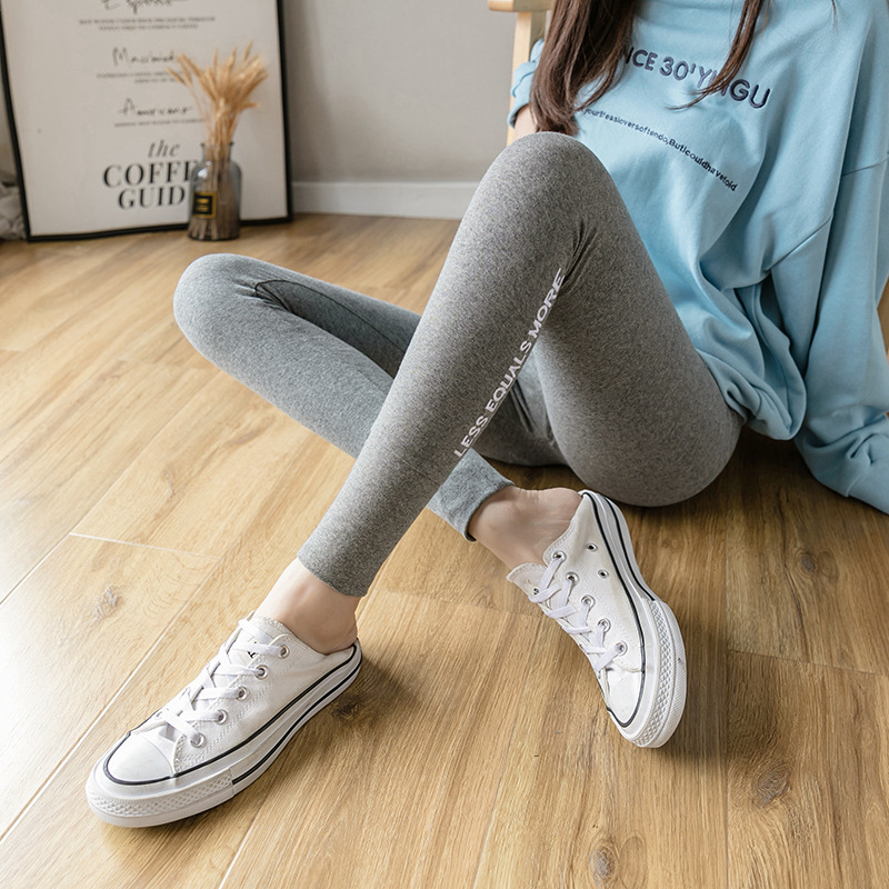 Real photo of a Barbie Barbie figure-hugging, waist-elastic and slimming figure in the 2021 Spring Festival, wearing leggings outside the yoga outfit for a female hair replacement details Picture