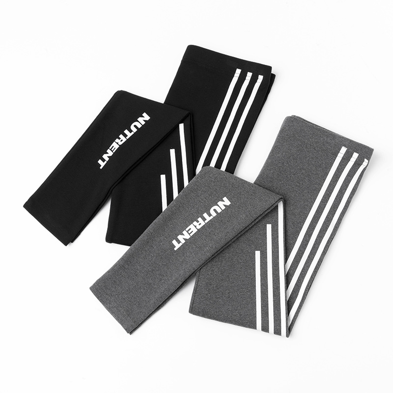 Real photo of a Barbie Barbie figure-hugging, waist-elastic and slimming figure in the 2021 Spring Festival, wearing leggings outside the yoga outfit for a female hair replacement