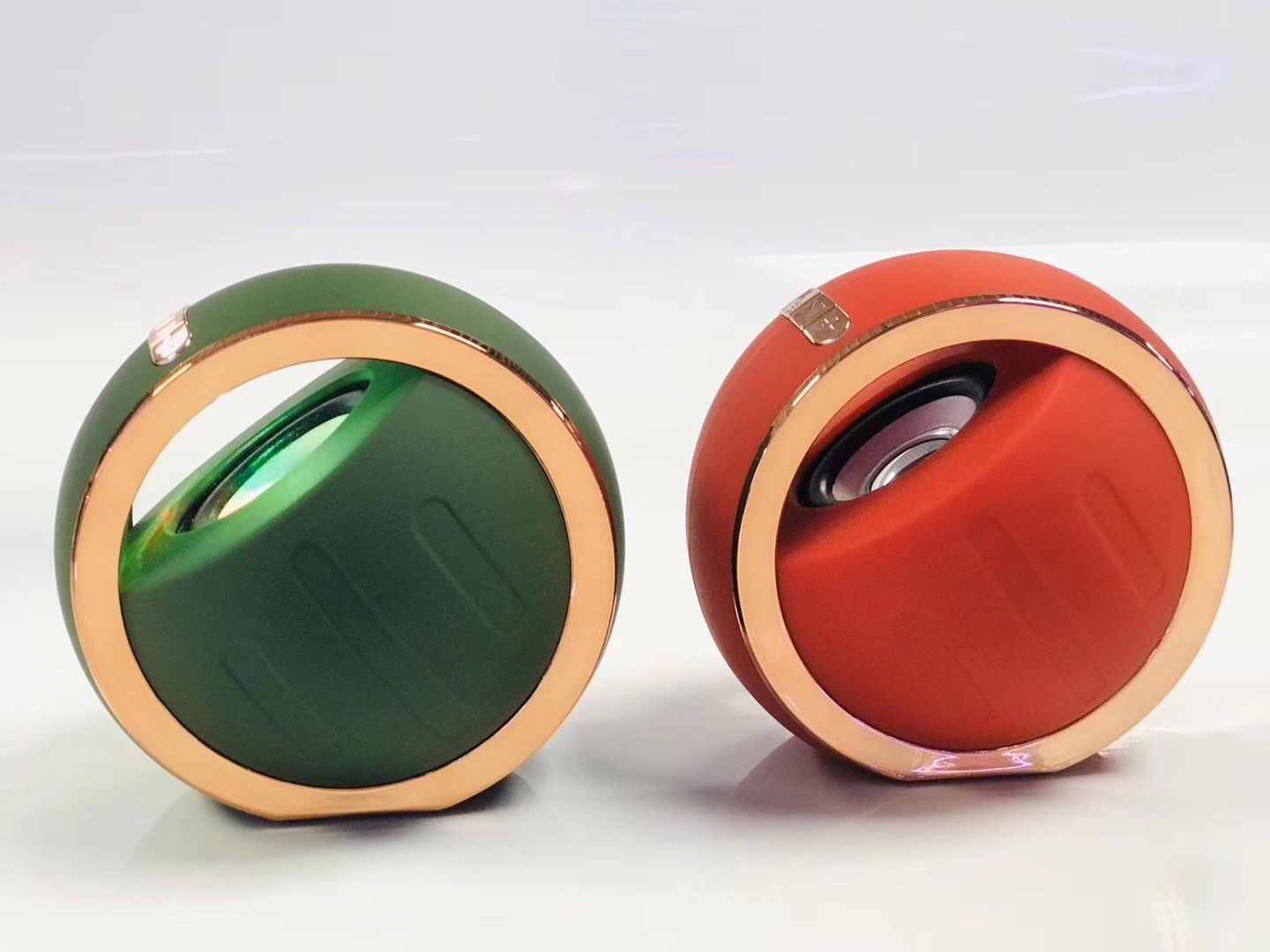 Cross-border new MS-33 wireless Bluetooth speaker, fashionable subwoofer, seven-color light audio private mold in stock Item Picture