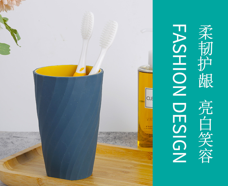 The same style of single-piece bamboo charcoal adult fine soft-bristled toothbrush as in supermarkets, available for wholesale at 2-yuan street stalls Item Picture