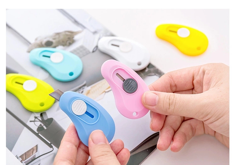 Wholesale of cute and girlish Japanese-style simple and creative utility knives, retractable and portable mini blades, and small knives for opening packages Application Scenario