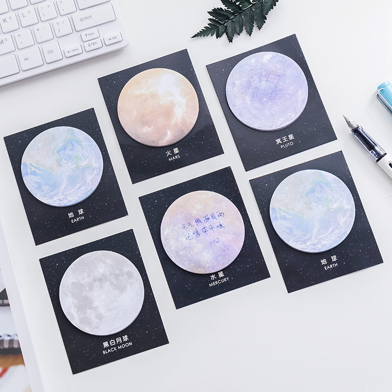 The Creative Planet series of stationery from Japan and South Korea features round, tear-off sticky notes, small notebooks, and office notes that can be used N times