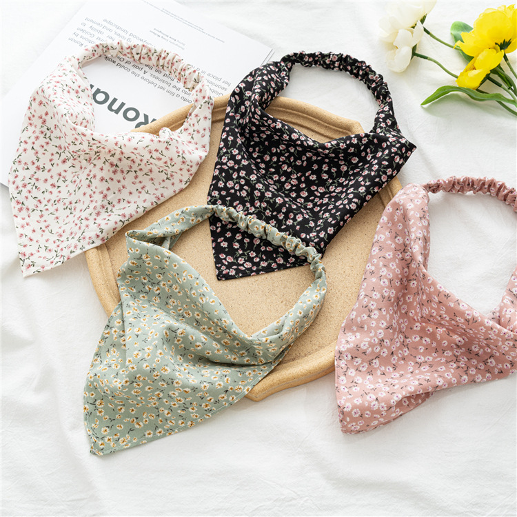 Santai 2021 Women's Floral elastic band headscarf, Thin floral fabric headscarf, European and American triangular scarf hair accessory batch details Picture