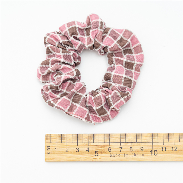Autumn and winter new grid large intestine hair band hair accessory, Japanese and Korean version women's versatile retro checkered hair band three-state headwear Application Scenario
