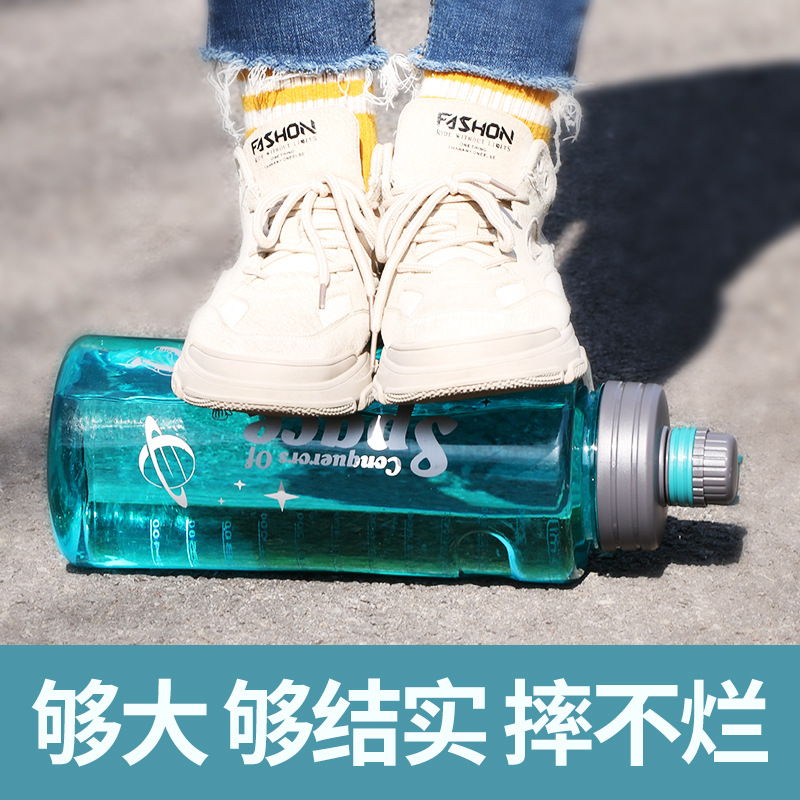 运动水壶实物图