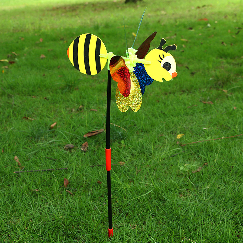 Three-dimensional insect windmills, cartoon bees, butterflies, sequined windmills, outdoor children's toys, park street stalls, and hot sales Application Scenario
