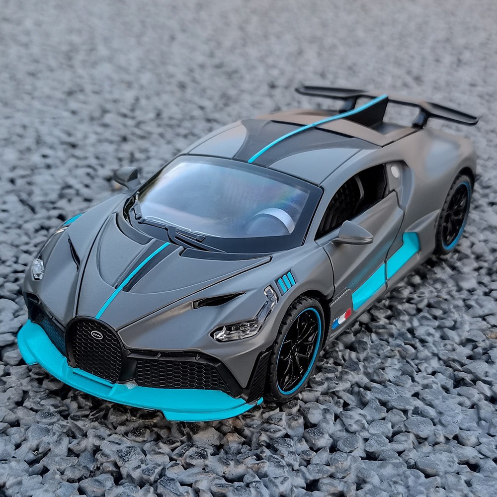 1:32 scale Bugatti DIVO children's sports car model toy sound and Light alloy Rebound car wholesale in Chenghai full figure