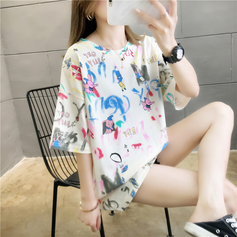 Mid-length short-sleeved T-shirt, a trendy summer outfit for women on Instagram, is a Korean style loose, large-sized, versatile T-shirt. It's a super popular half-sleeved top