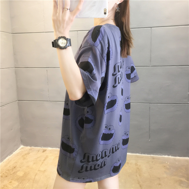 We are distributing new creative short-sleeved T-shirts for students in the Korean style, featuring round-neck commuting summer women's wear. These are large-sized loose and casual T-shirts Application Scenario