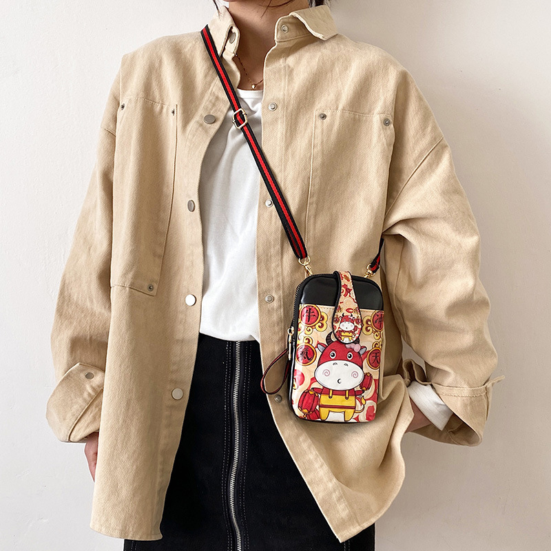 2022 New Year of the Ox mobile phone crossbody bag, fashionable printed women's coin purse, cute cartoon mini single-shoulder bag details Picture