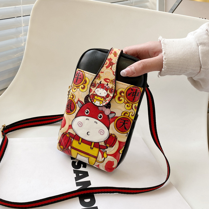 2022 New Year of the Ox mobile phone crossbody bag, fashionable printed women's coin purse, cute cartoon mini single-shoulder bag full figure