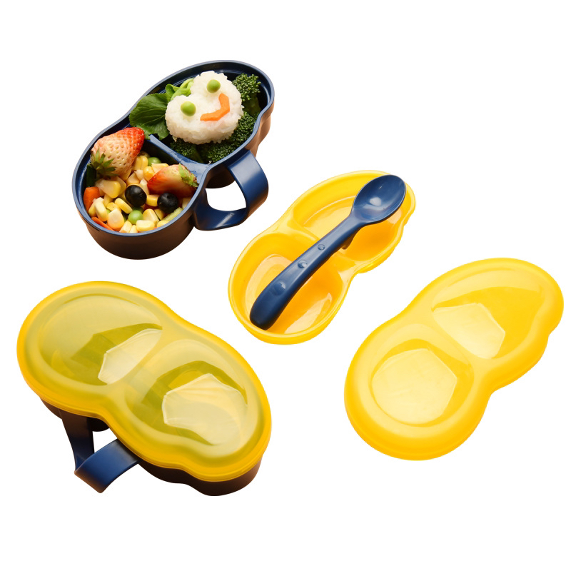 ويتعلم الطفل كيف يأكل صحون خفيفة في صحون الأطفال في الخارج Item Picture