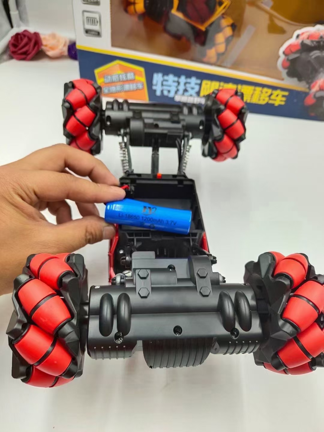 【 Special Offer 】 All-new 1:16 omnidirectional remote-controlled drift climbing stunt car with four-wheel drive automatic demonstration function Application Scenario