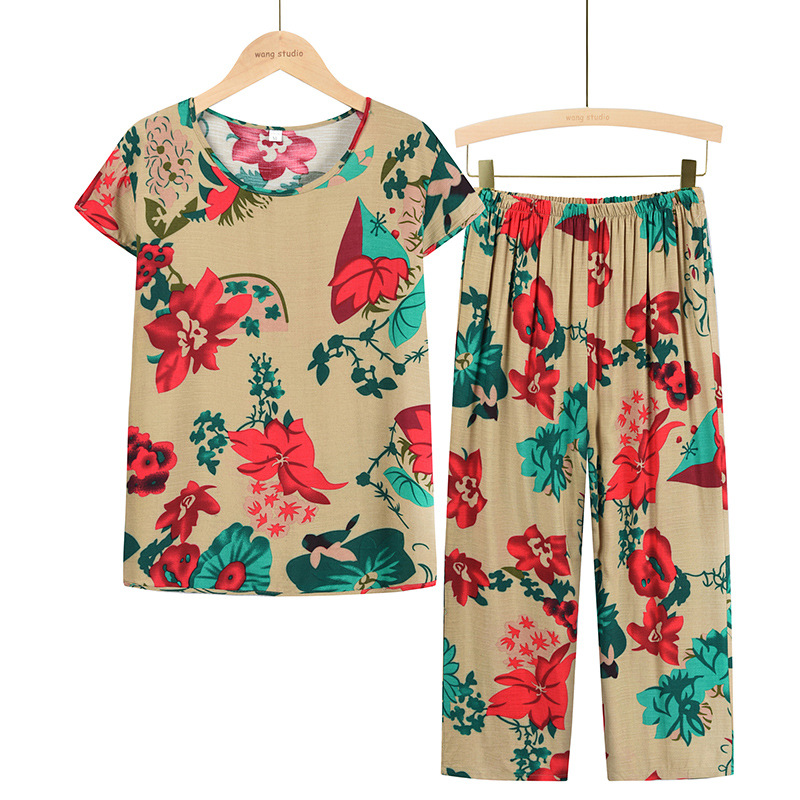 Summer short-sleeved printed top for women, two-piece set for mothers, 60-year-old clothes for grandmothers Application Scenario