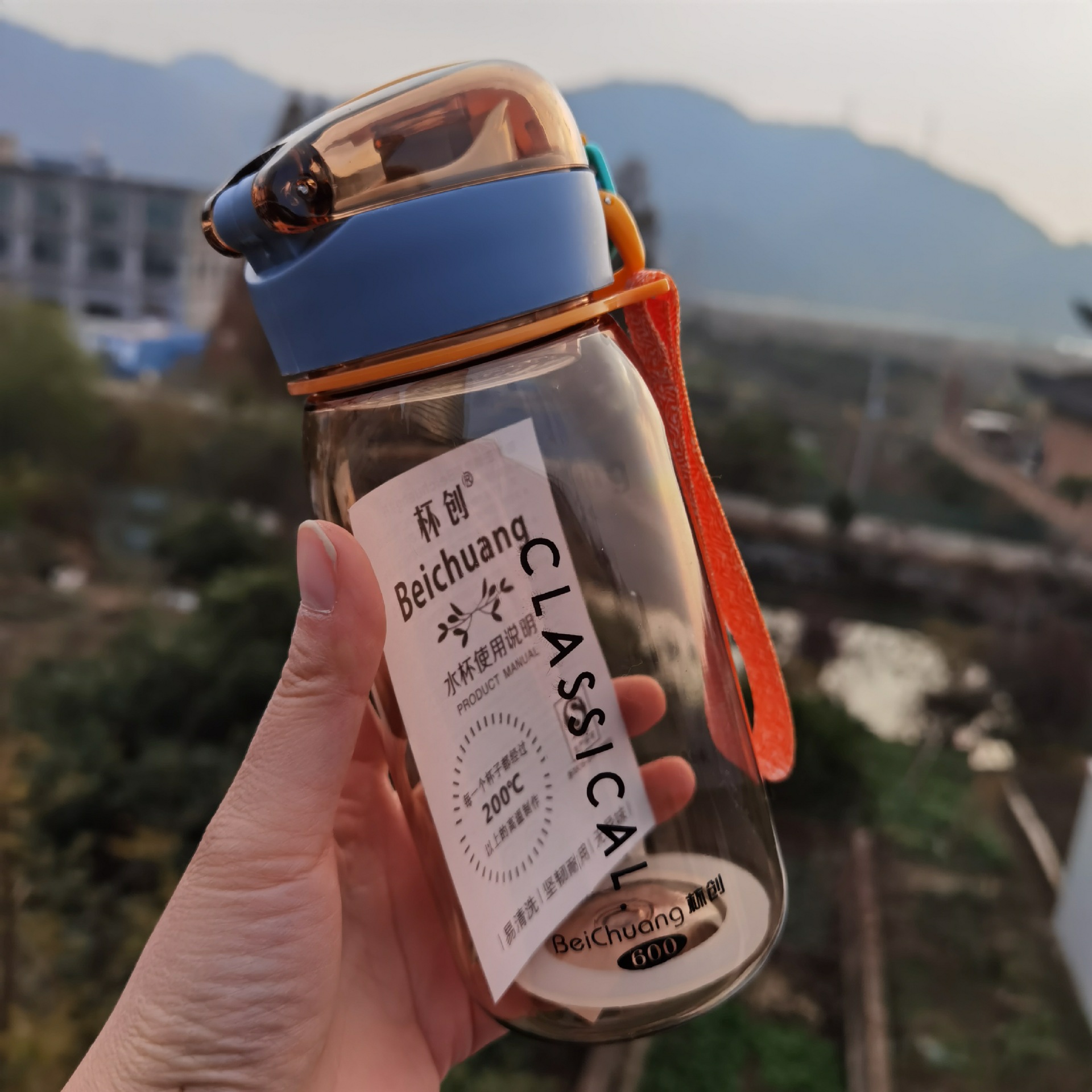 New plastic space cup, fashionable plastic cup, large-capacity portable cup, lanyard travel cup, student cup Application Scenario