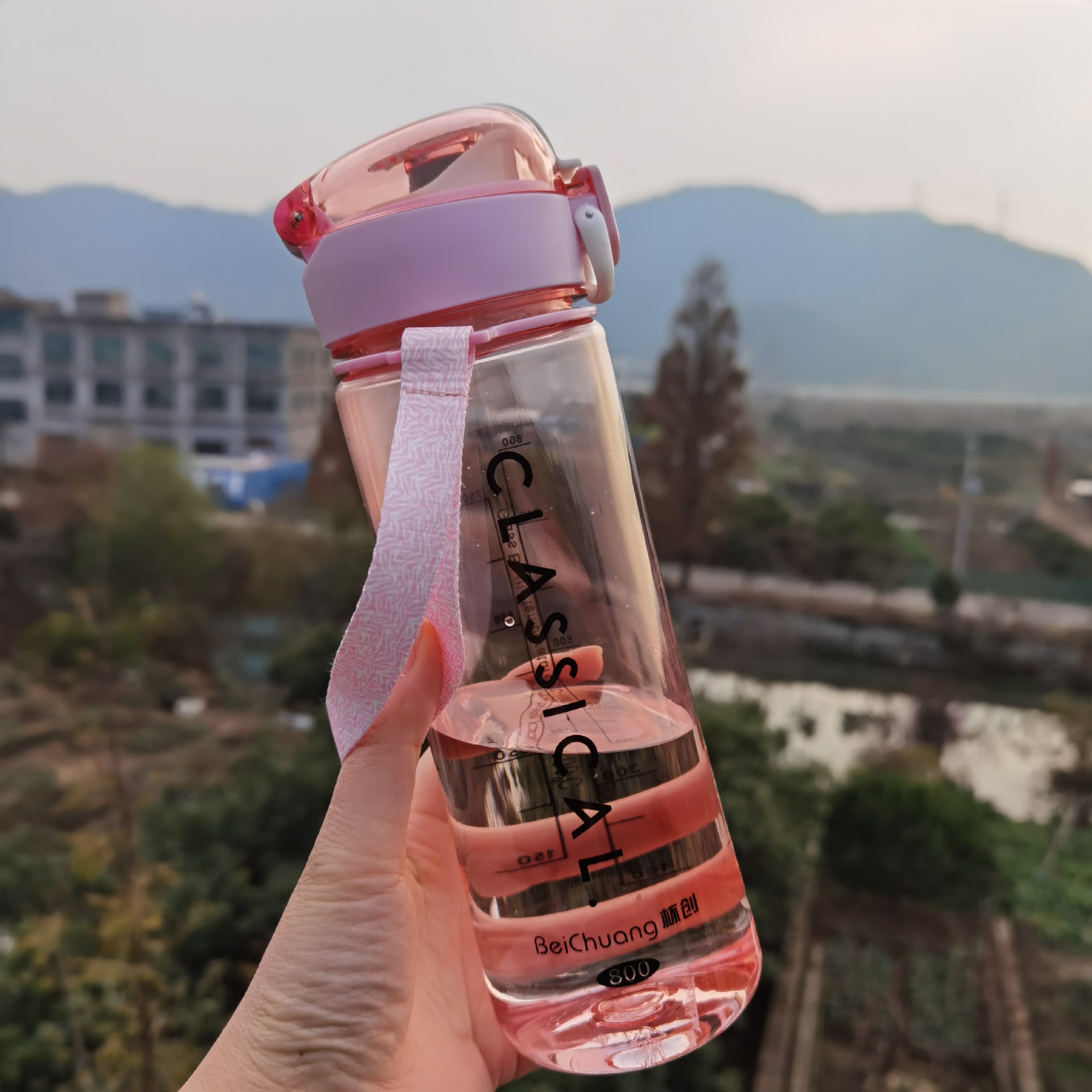 New plastic space cup, fashionable plastic cup, large-capacity portable cup, lanyard travel cup, student cup Item Picture