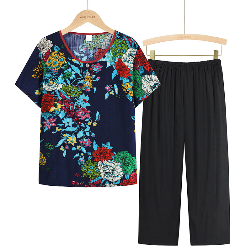 Two-piece summer suit for middle-aged and elderly women, summer set for mothers, new short-sleeved T-shirt top for 50-60 years old Application Scenario