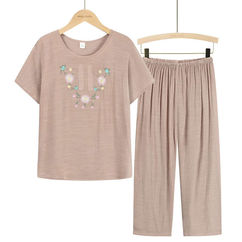 A loose, large-sized short-sleeved T-shirt for middle-aged and elderly women, a two-piece casual set of tops and pants for grandmothers Application Scenario