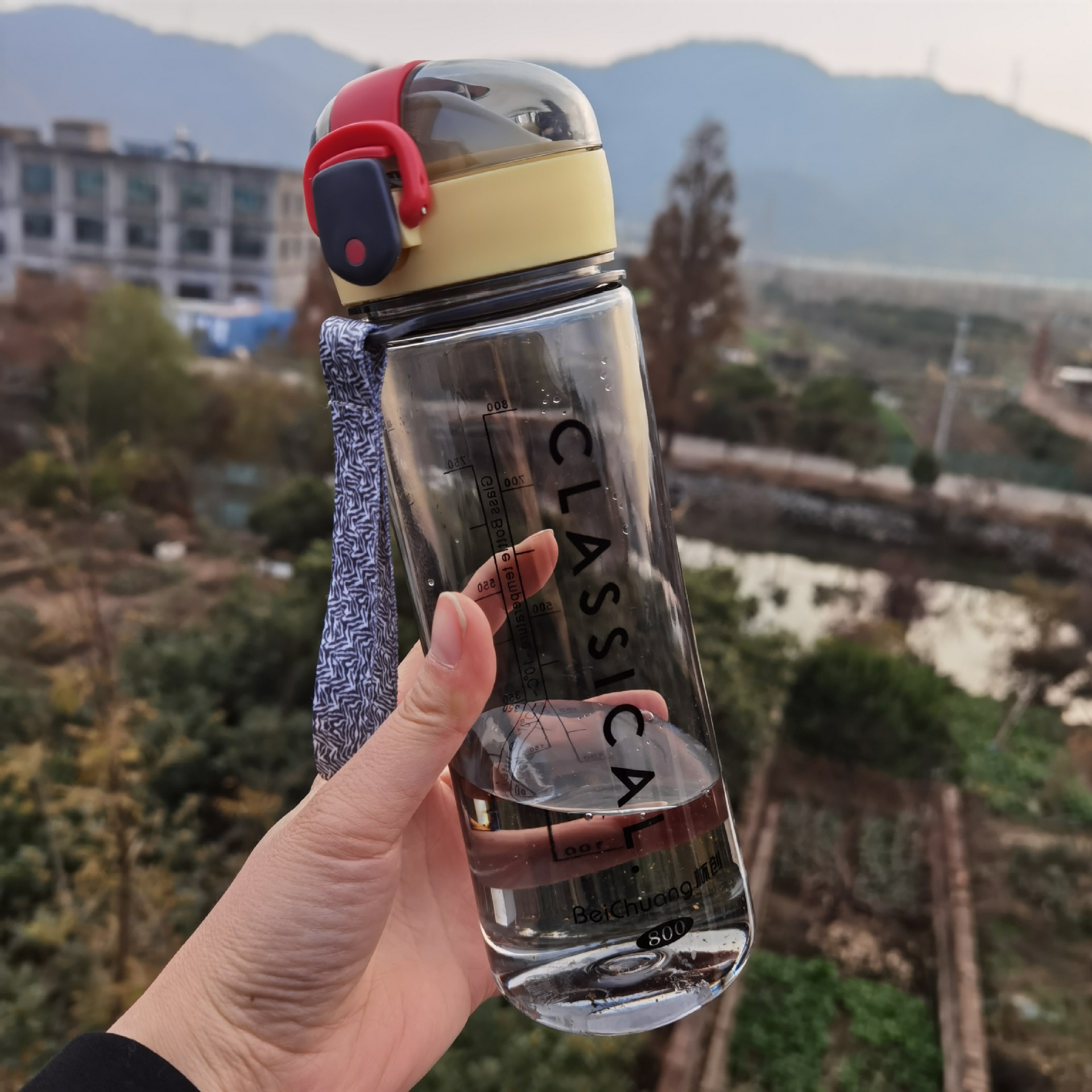 New plastic space cup, fashionable plastic cup, large-capacity portable cup, lanyard travel cup, student cup Specification image