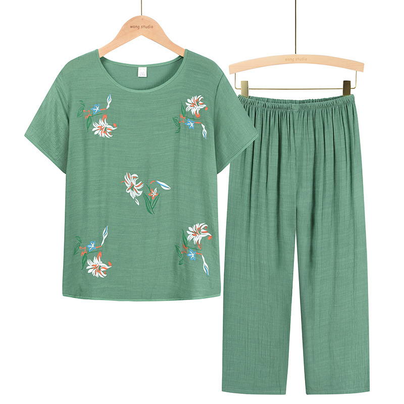 Two-piece summer women's wear set for middle-aged and elderly people: Casual mom's set, new short-sleeved T-shirt for 50-60 seniors, grandma's wear Application Scenario