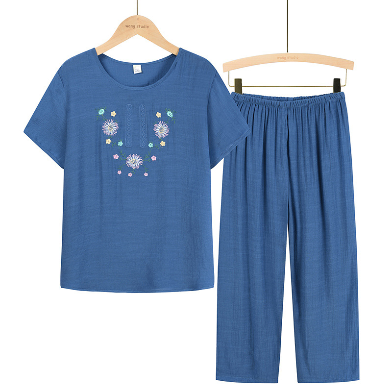 A loose, large-sized short-sleeved T-shirt for middle-aged and elderly women, a two-piece casual set of tops and pants for grandmothers Item Picture