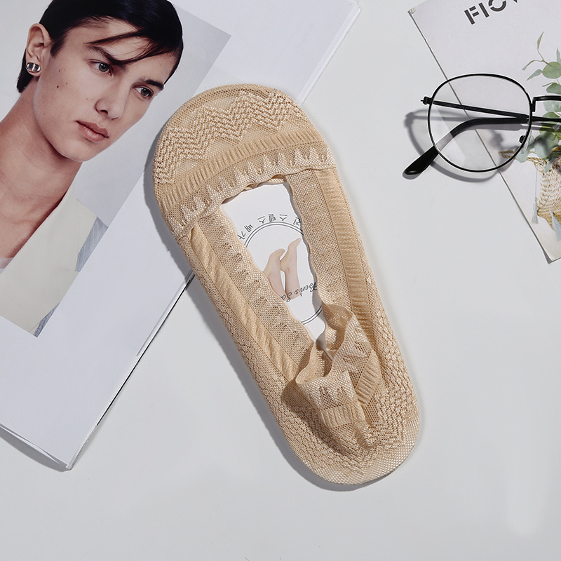 Fish-scale lace boat socks are light, soft, highly elastic, non-rubbing, invisible socks, fashionable, simple, comfortable and anti-slip lining Application Scenario