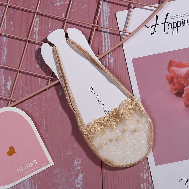 Embroidered edge half-leg socks, light and thin straps, elastic and non-falling, invisible socks wholesale, fashionable new style, comfortable, anti-slip and punctuated Application Scenario