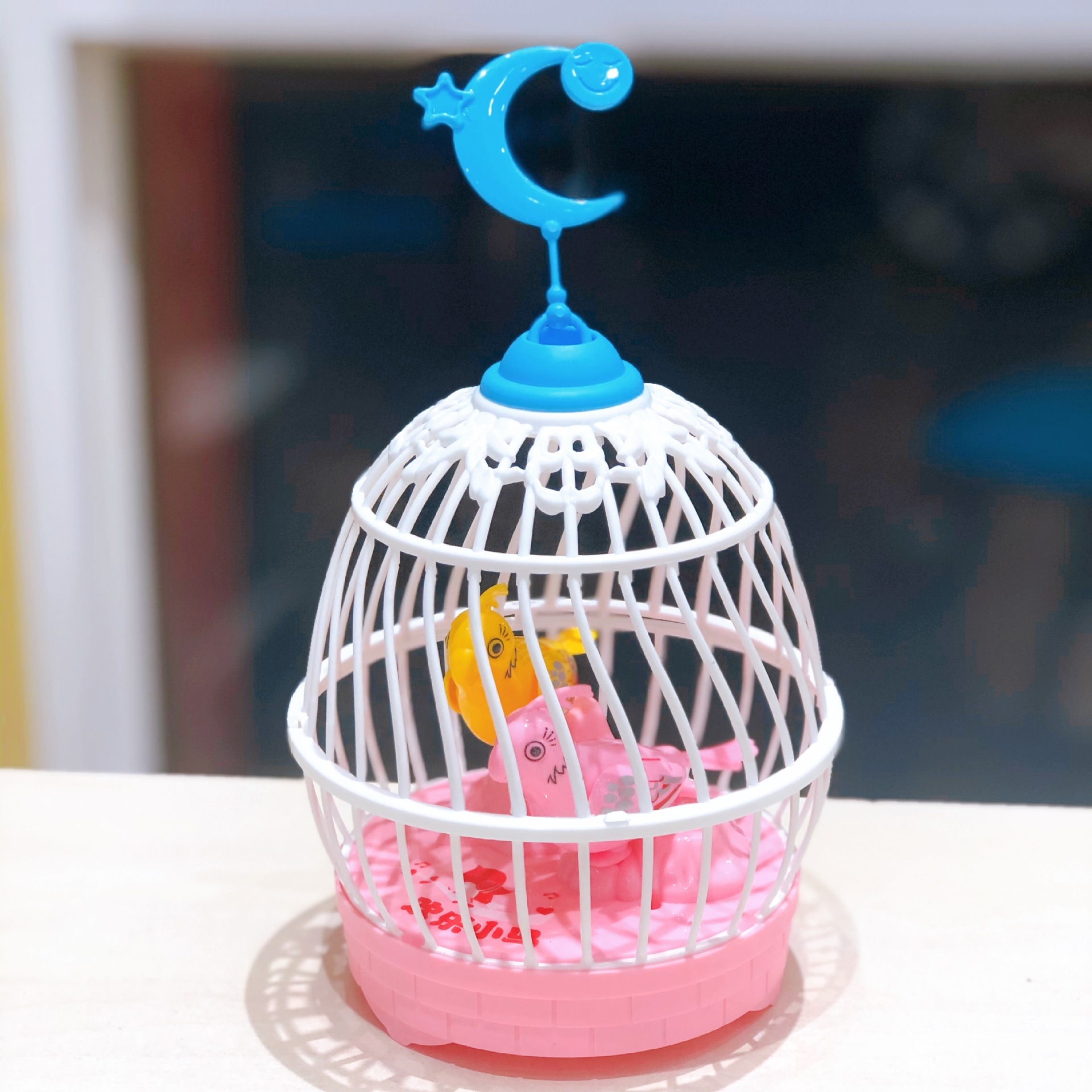 Scenic spot temple fair gifts, voice-controlled mini birdcages, sensor street stall toys, voice-controlled simulation birdcages with lights Application Scenario