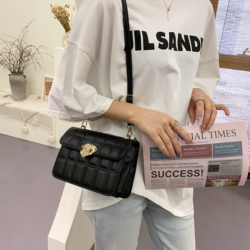 Spring 2021 new style women's bags: Fashionable diamond-shaped embroidered thread small square bag, Korean-style women's single-shoulder bag, crossbody women's bag Specification image