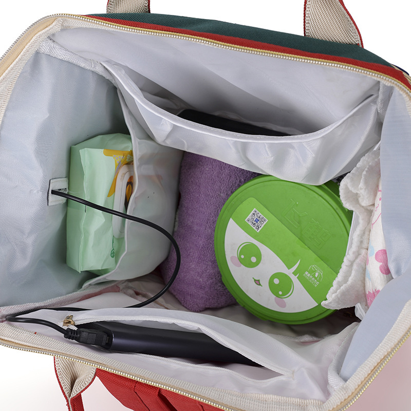 2021 Spring New lightweight Korean-style fashionable color-blocking mom bag, USB charging multi-functional outdoor mother and baby bag Application Scenario