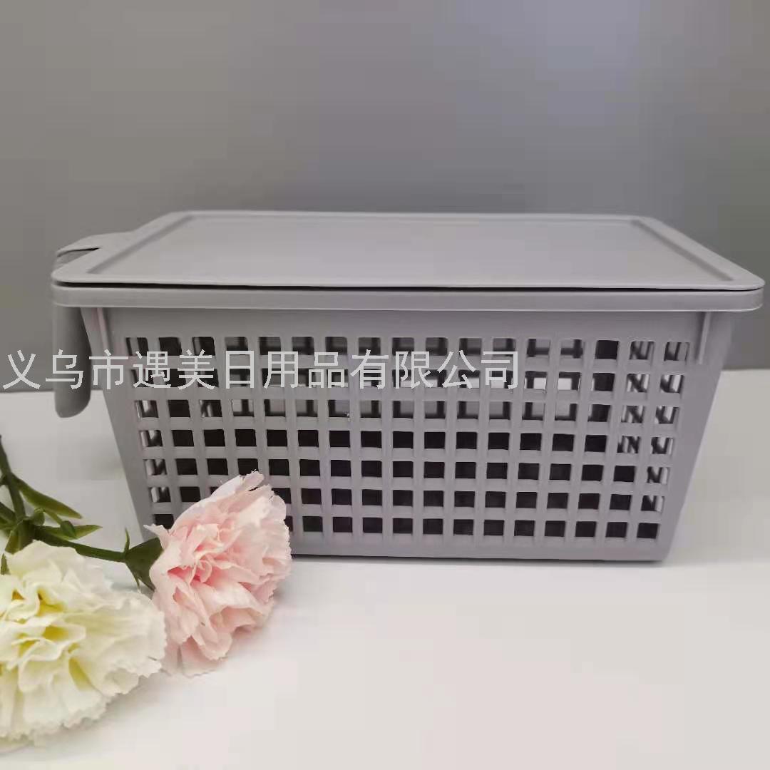 Desktop plastic storage basket, bedroom kitchen, bathroom cosmetics storage basket with handle, organizing and storage basket Application Scenario