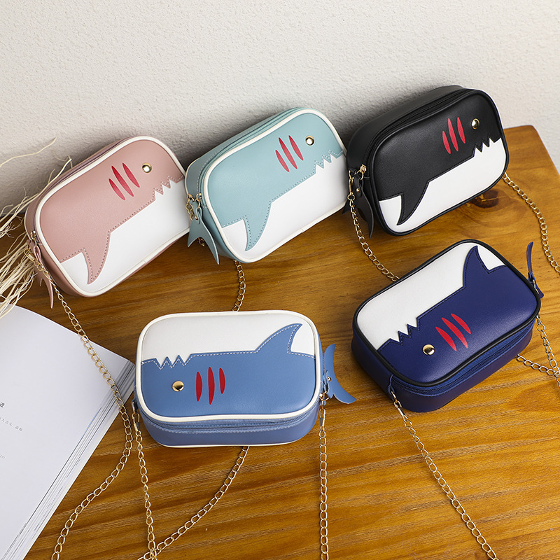 Women's bag 2021 New style small fish contrasting color chain crossbody small square bag, casual mobile phone bag, gift small bag, export bag