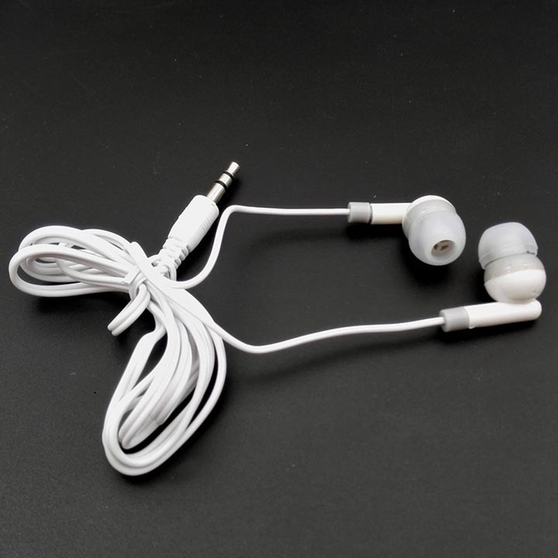 Direct sales of mobile phone headphones from the manufacturer, candy-colored in-ear MP3 headphones in paper boxes, wholesale of computer accessories, two-yuan store Application Scenario